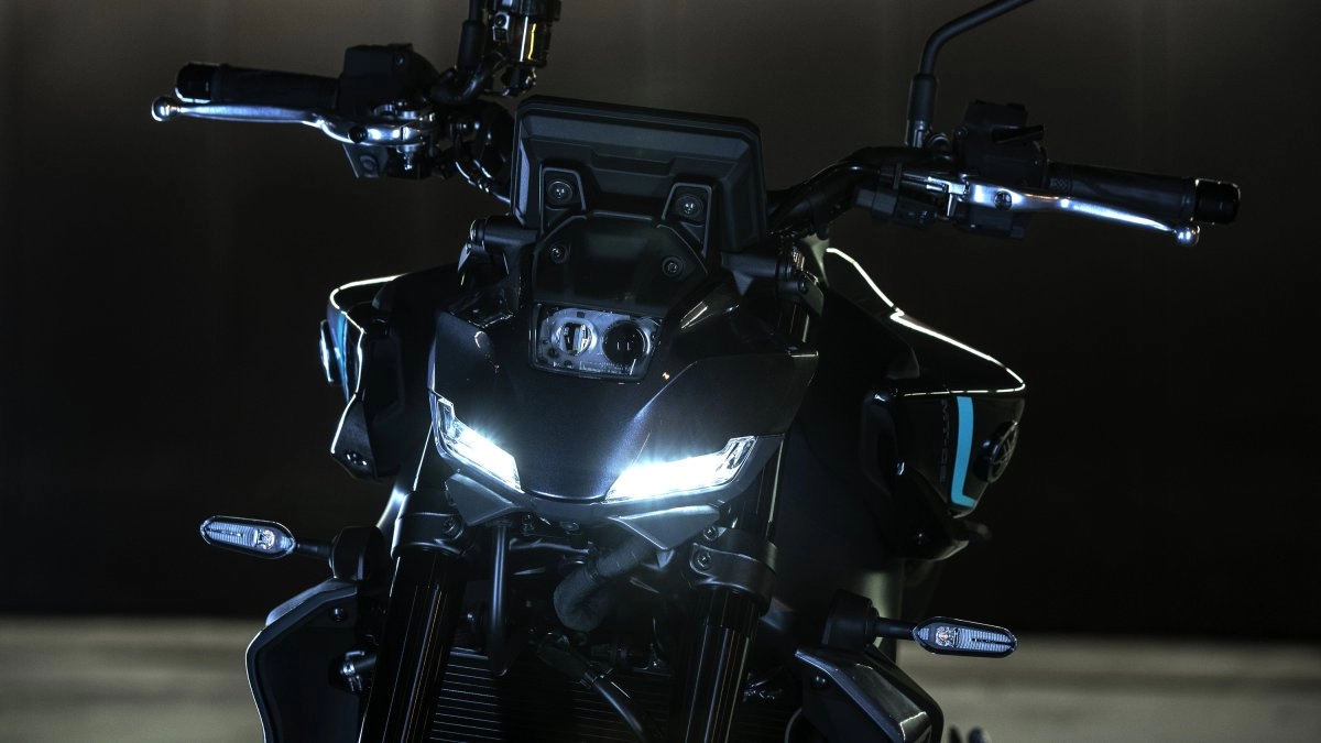assets/images/motorcycles/models/mt-09-2025/10.jpg