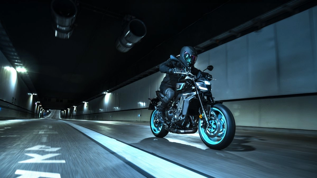 assets/images/motorcycles/models/mt-09-2025/16.jpg