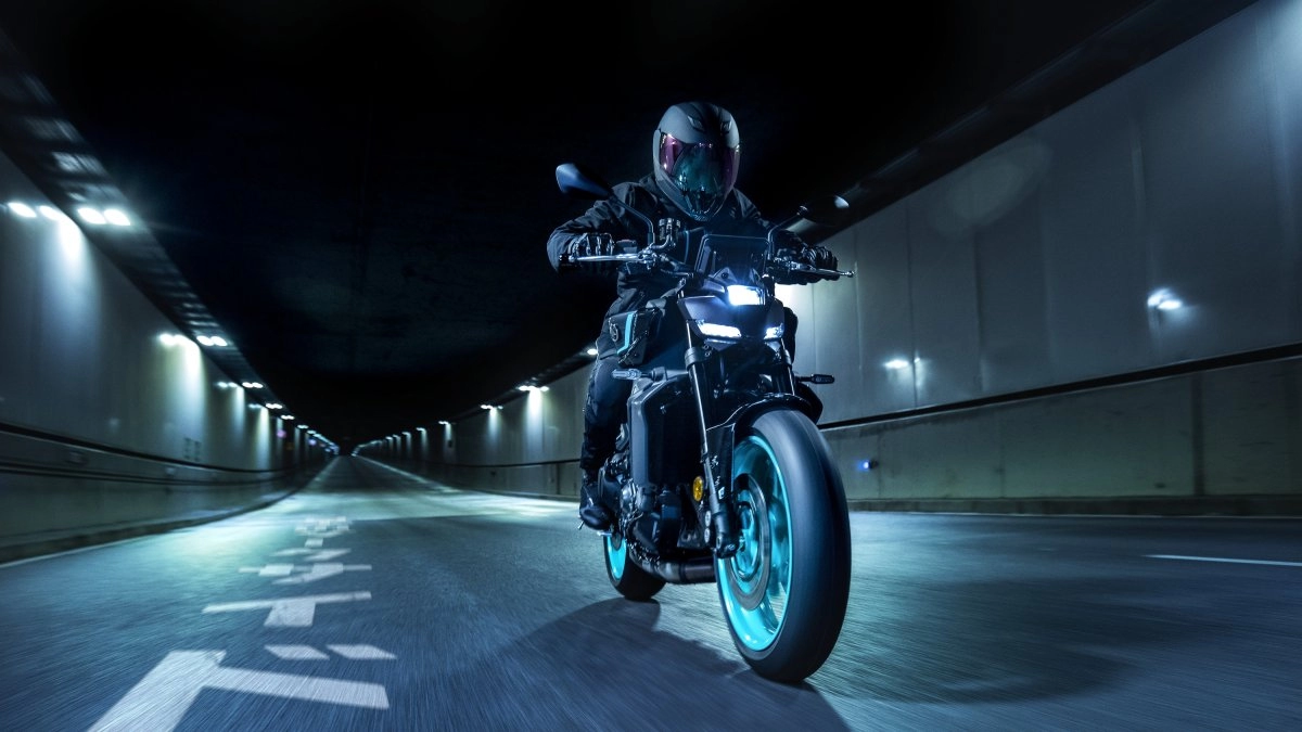 assets/images/motorcycles/models/mt-09-2025/17.jpg