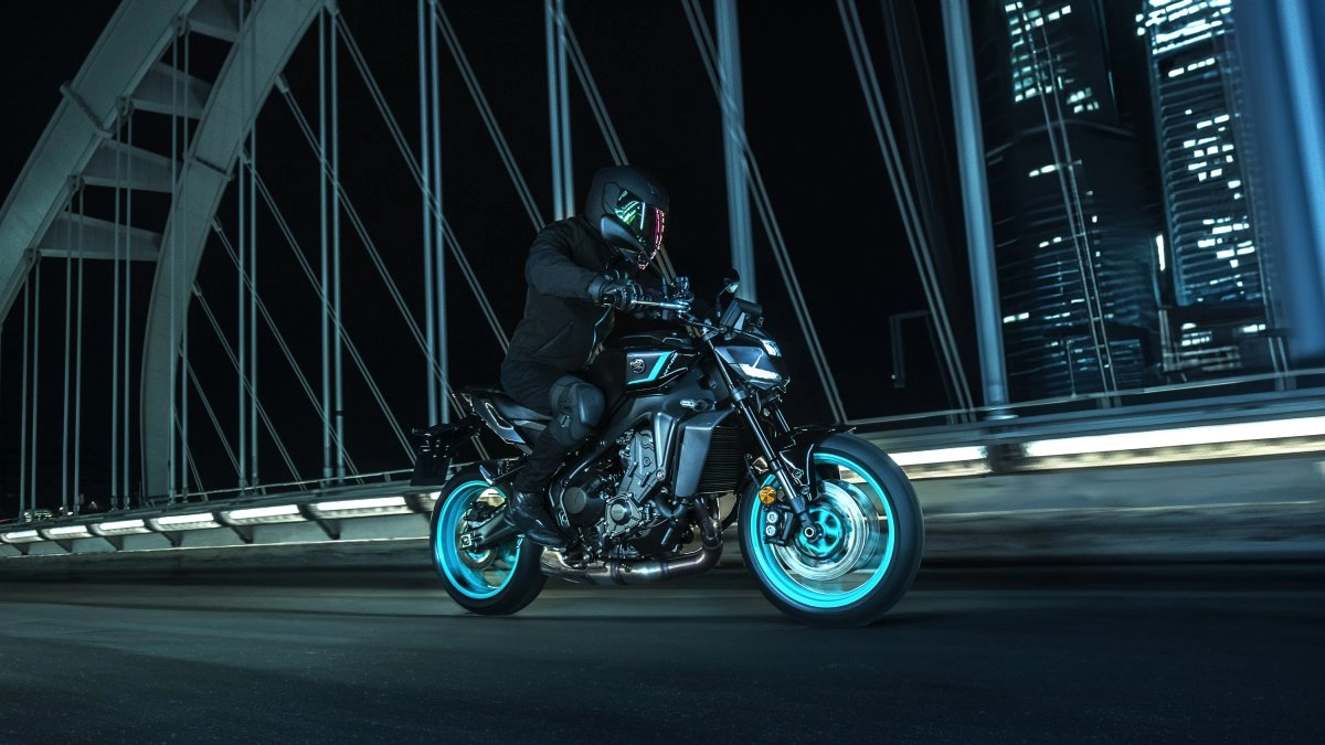 assets/images/motorcycles/models/mt-09-2025/2.jpg