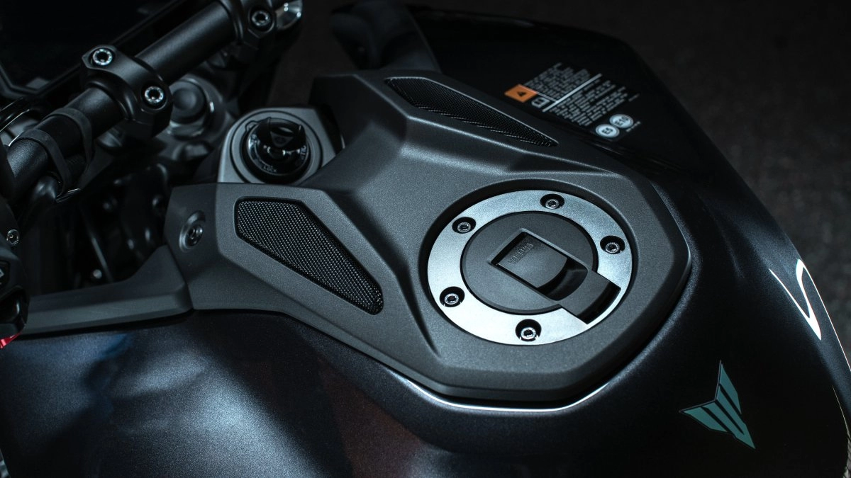 assets/images/motorcycles/models/mt-09-2025/5.jpg