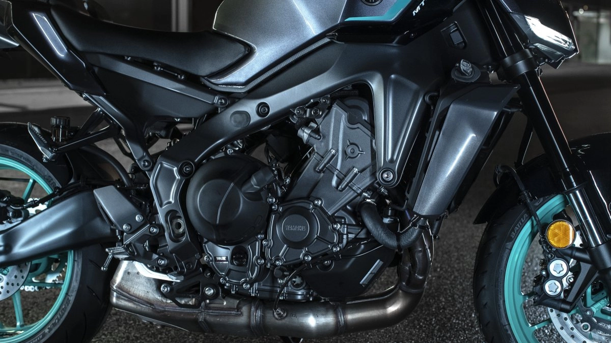 assets/images/motorcycles/models/mt-09-2025/8.jpg