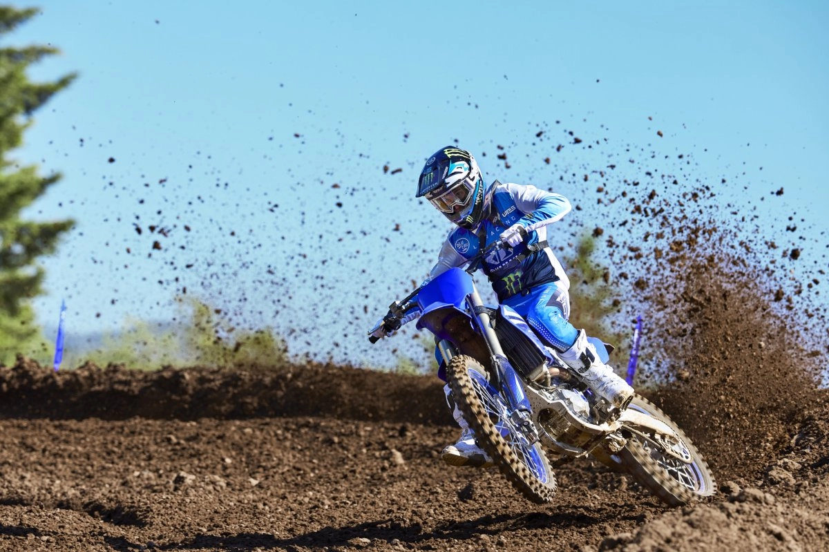 assets/images/motorcycles/models/yz450f-2025/10.jpg