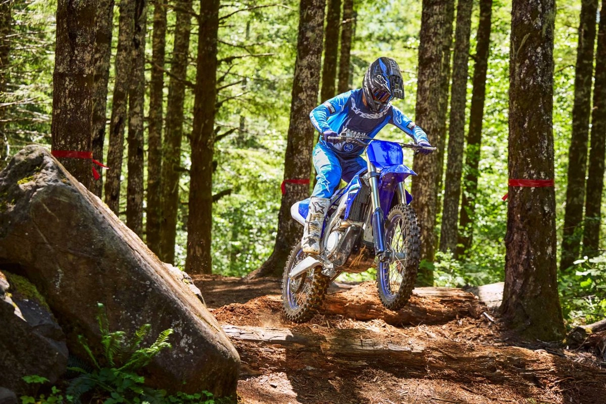 assets/images/motorcycles/models/yz450fx-2025/10.jpg