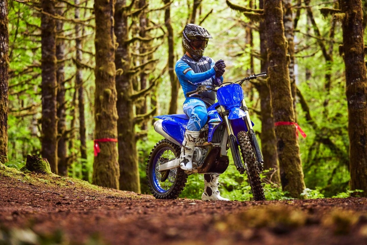 assets/images/motorcycles/models/yz450fx-2025/11.jpg