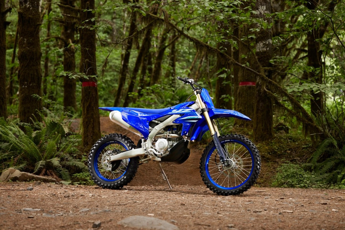 assets/images/motorcycles/models/yz450fx-2025/3.jpg