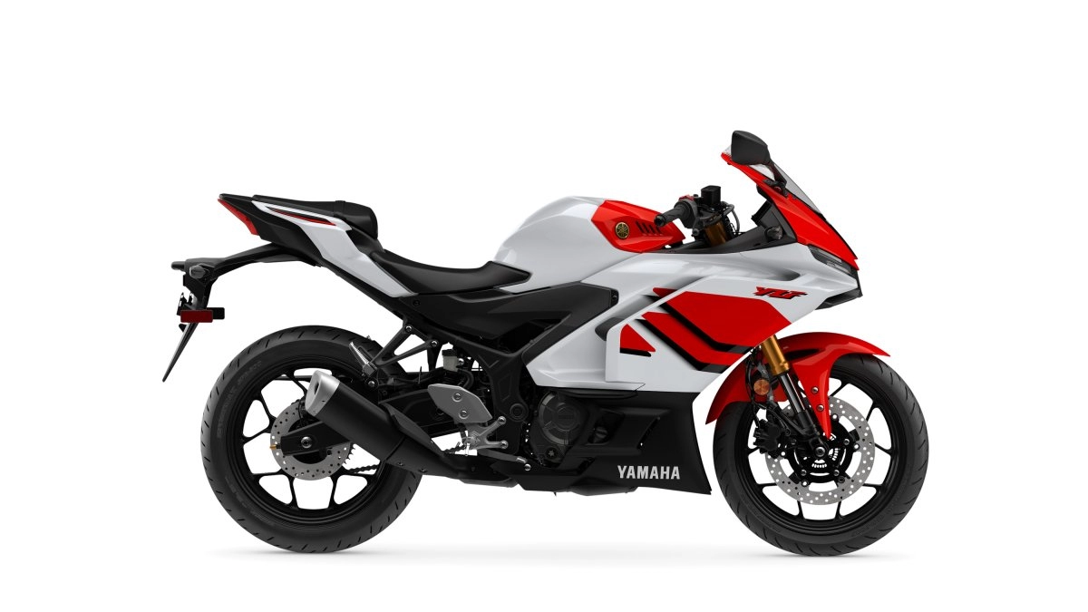 assets/images/motorcycles/models/yzf-r3-2026/fe705a93-aabe-4cb6-904f-95fba153a79a.png