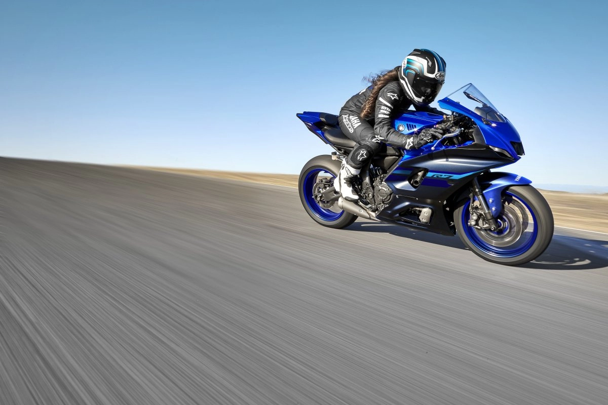 assets/images/motorcycles/models/yzf-r7-2024/3.jpg
