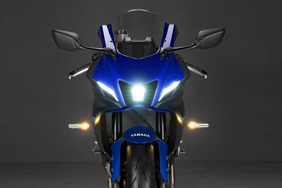 assets/images/motorcycles/models/yzf-r7-2024/5.jpg