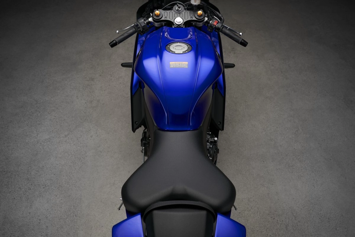 assets/images/motorcycles/models/yzf-r7-2024/7.jpg