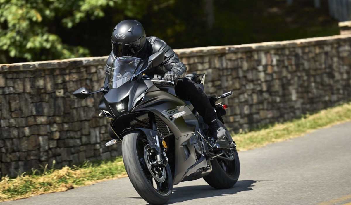 assets/images/motorcycles/models/yzf-r7-2026/9688a51b-835d-4a40-ae45-2eff1774e7b7.jpg