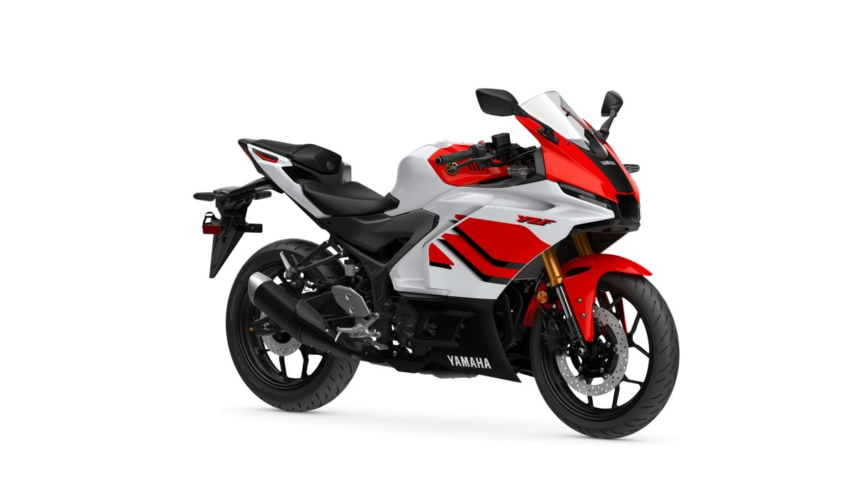 assets/images/motorcycles/thumbnails/yzf-r3-2026.png
