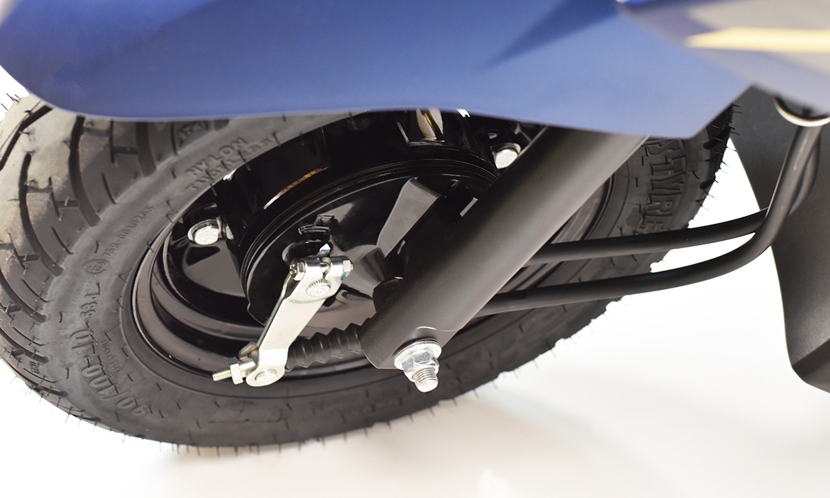 assets/images/motorcycles/models/ray-zr-2026/e9702a21-3a72-4fd9-870d-ce305e98188a.jpg