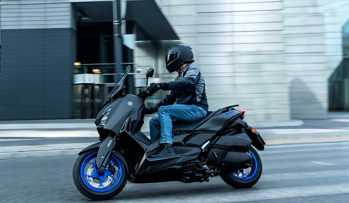 assets/images/motorcycles/models/xmax-2026/96724922-4083-4423-9e53-4f79682fa11a.jpg
