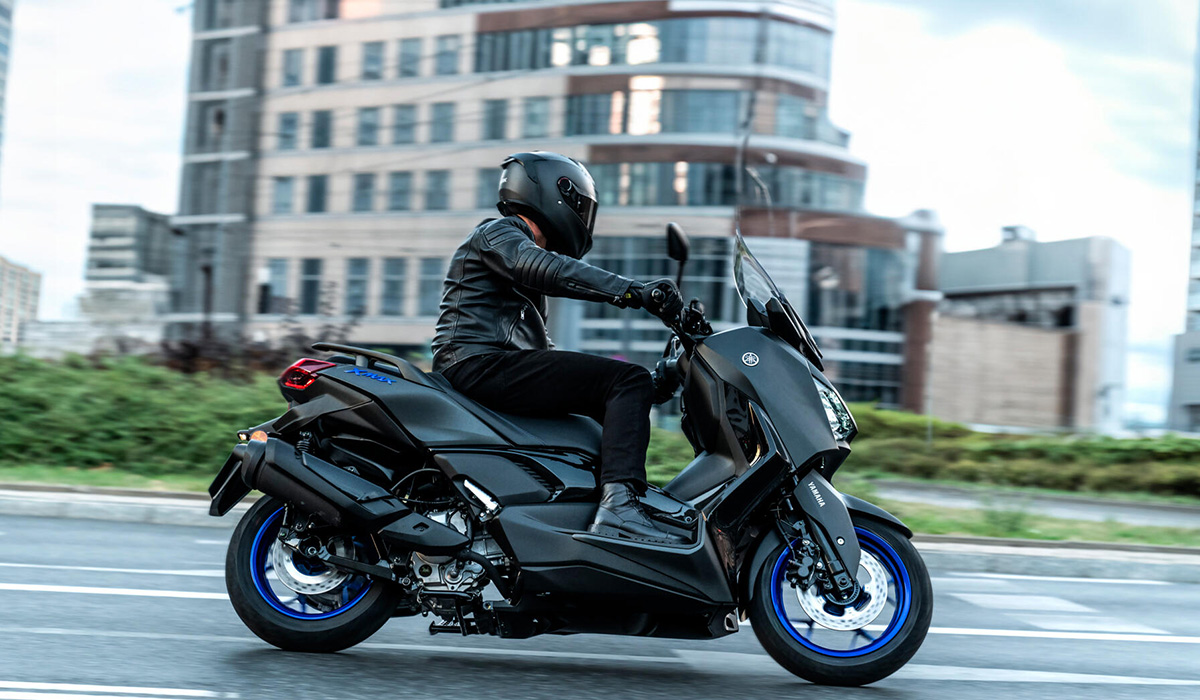 assets/images/motorcycles/models/xmax-2026/bb7a3b4f-3c25-43c8-b462-e77c4e86e842.jpg