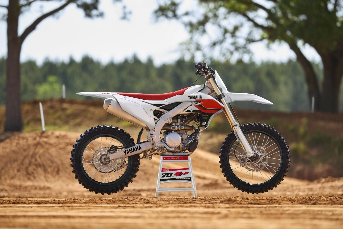 assets/images/motorcycles/models/yz-250-f-2026/d396bbcd-c4ac-47fc-8a09-04a0e14786f7.png