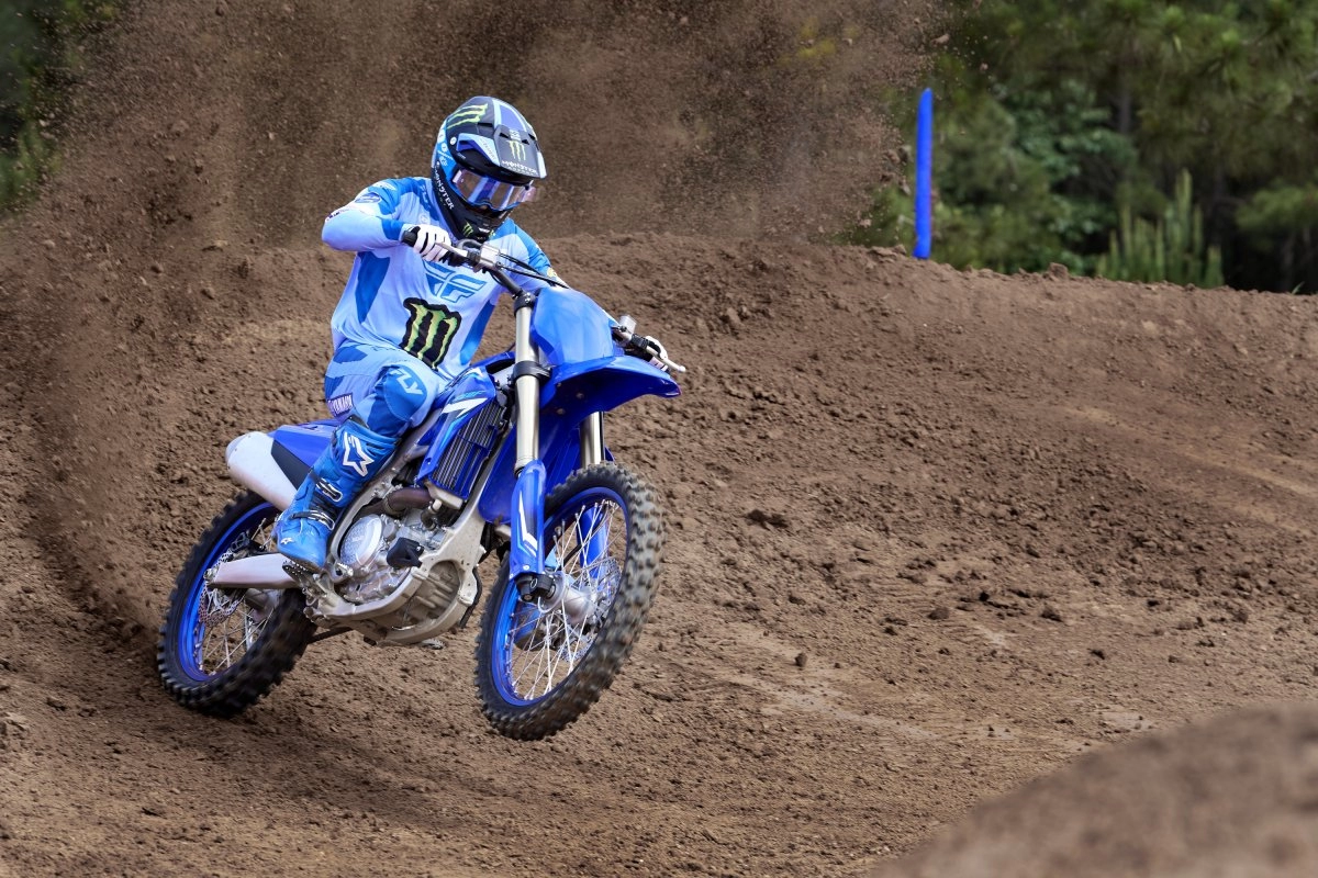 assets/images/motorcycles/models/yz-450-2026/d5e1b8dd-06fa-4360-9fe3-9cc5729b4212.png