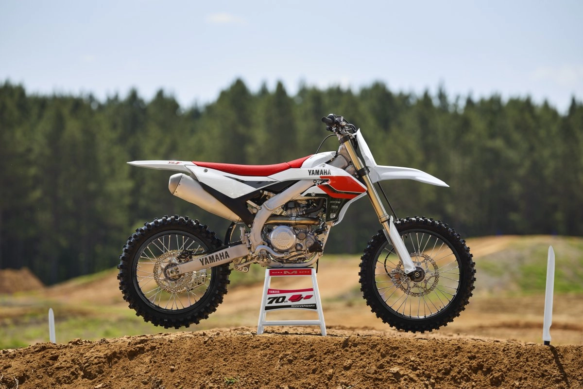 assets/images/motorcycles/models/yz-450-f-2026/983819bc-8d0c-44a1-90f6-deadfccd6c5d.png