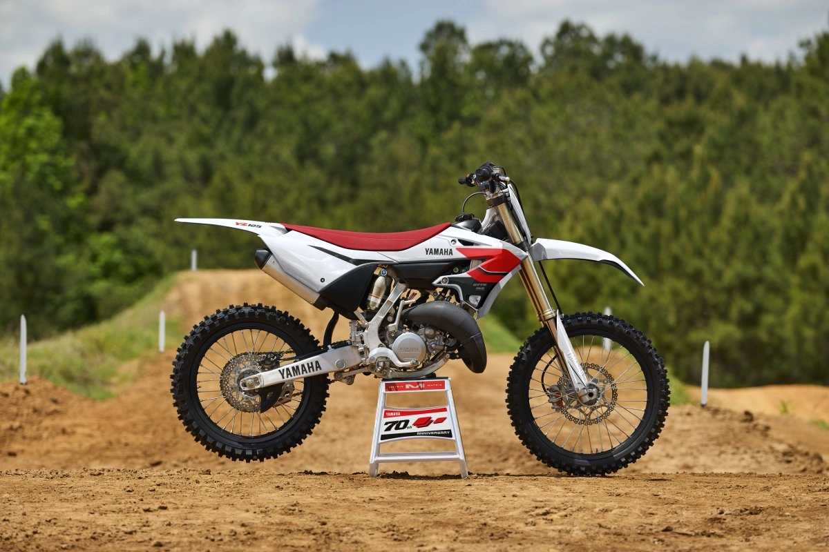 assets/images/motorcycles/models/yzf-125-2026/fd80a269-35d3-4847-a486-d50fc38c46cf.png
